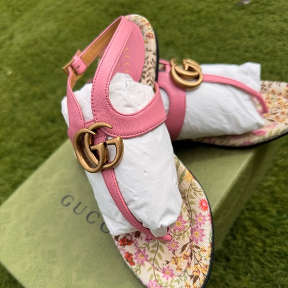 Authentic Gucci sandals size 7. - Picture 4 of 6